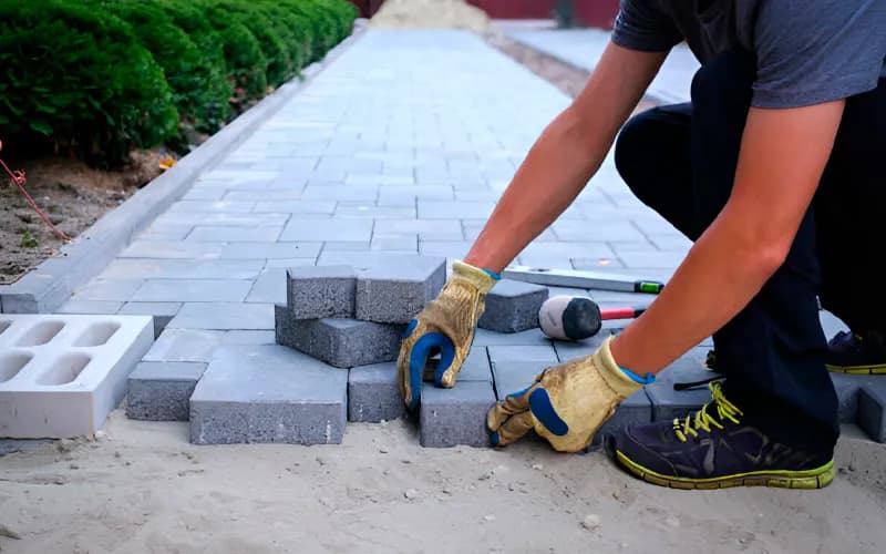 Execution that feels peer-level, not vendor-level.